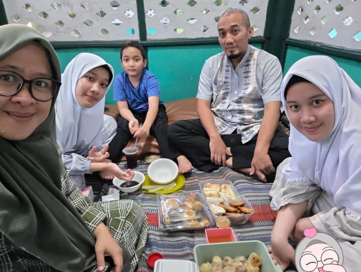 DI BALIK TEMBOK PONDOK:APA YANG TAK DIAJARKAN ALGORITMA mudif